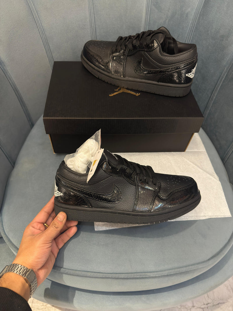 AIR JORDANS RETRO 1 LOW BLACK CROC